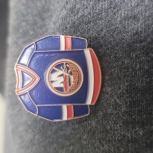 NY Islander retro jersey hockey pin